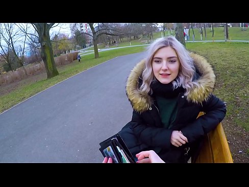 ❤️ Tibla kum sħun ta' barrani għall-flus - blowjob fil-park minn Eva Elfie Vidjow porn lilna
